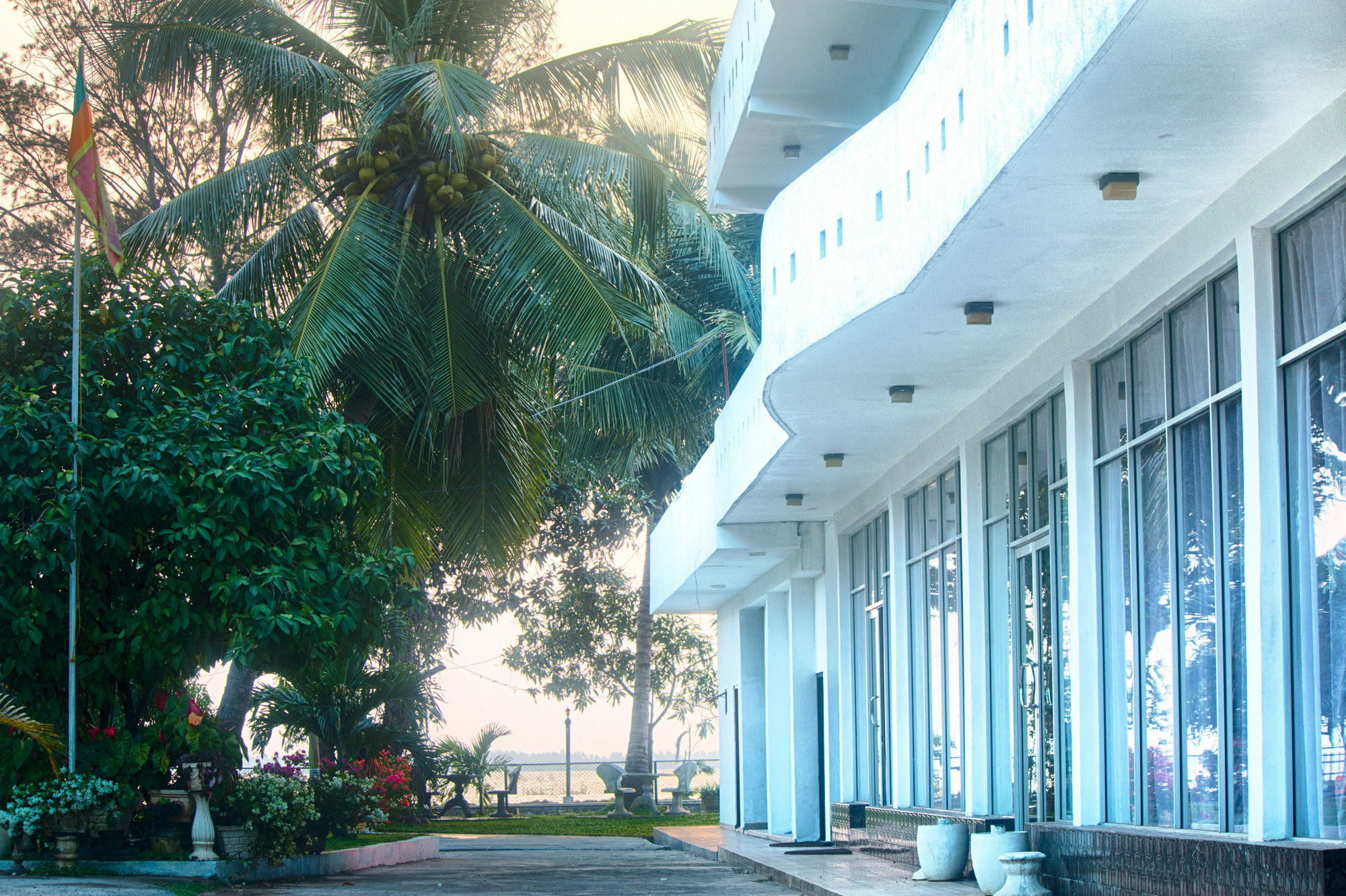 White Palace Negombo Exteriör bild